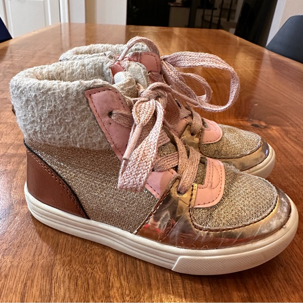 OshKosh Metallic Gold High Top Sneakers Glitter Faux Fur Trim. Size Girl…